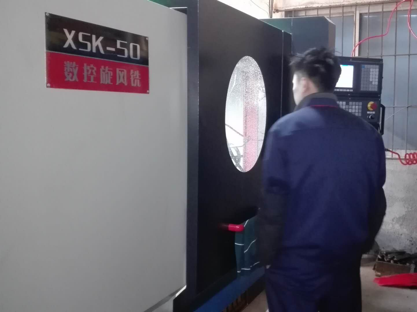 絲桿數(shù)控旋風銑江蘇客戶現(xiàn)場